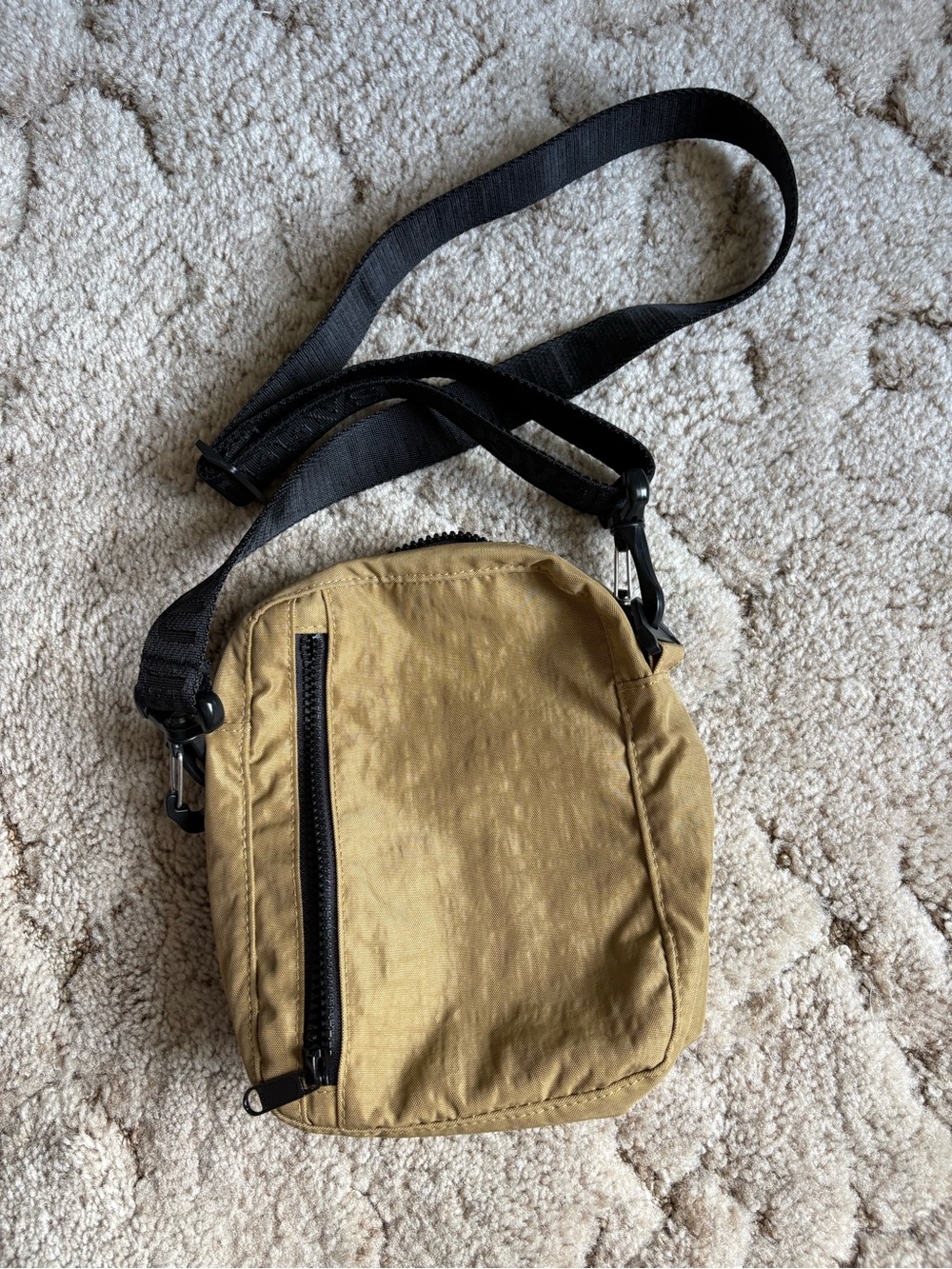 BAGGU sport crossbody in dark khaki